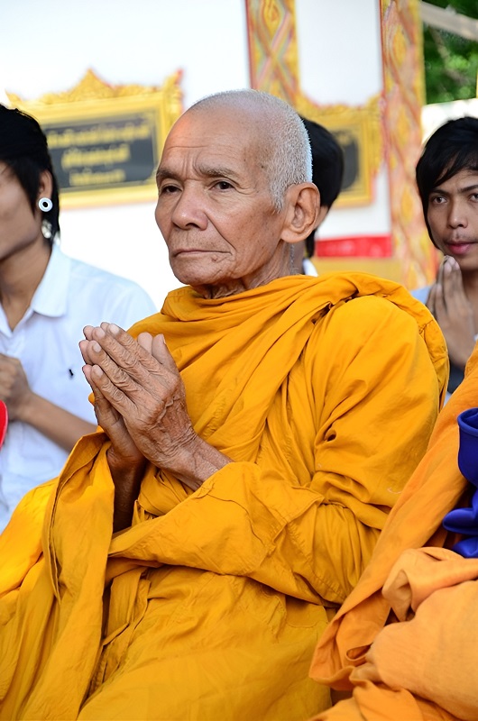 Le très Vénérable LP Kloy du temple Phu Khao Thong.