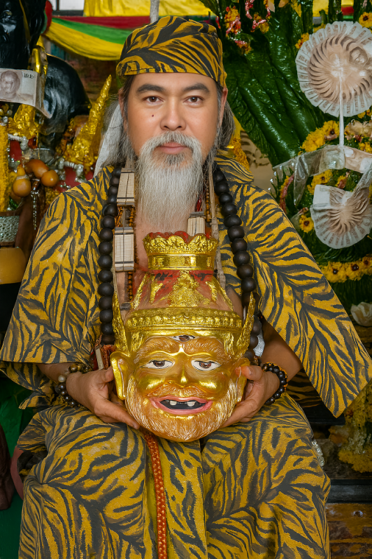 Le vénérable Lersi Sompit Yanasophi de la province Pathum Thani.