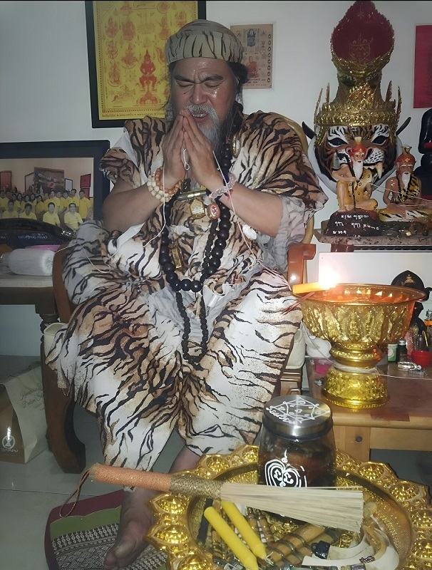 Le vénérable Lersi Sompit Yanasophi