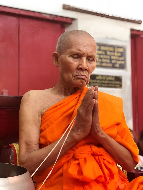 Le très Vénérable Luang Phor Huan Phuriphatto du Wat Putthaïsawan