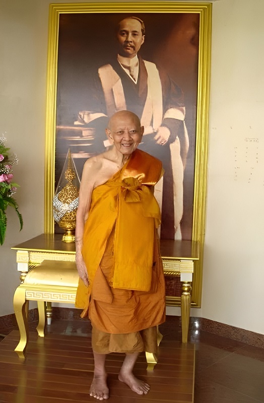 Le très vénérable LP Hong Prompanyo du Wat Petchaburi (province de Surin).