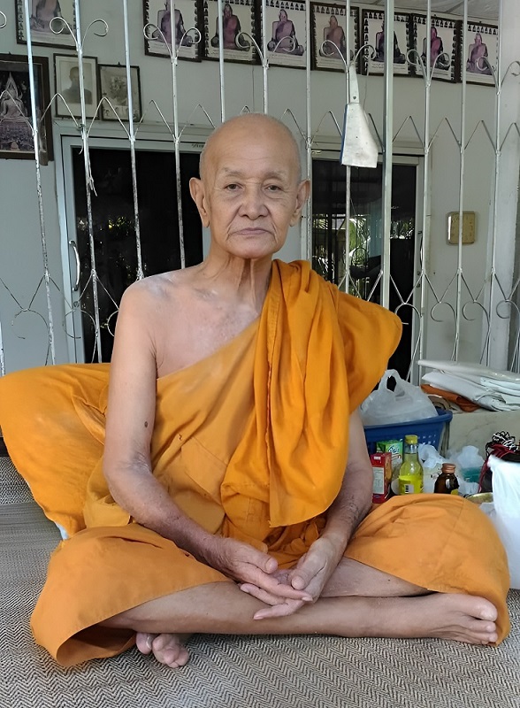 Le très vénérable LP Seng Khantisaro du Wat Sompoi.