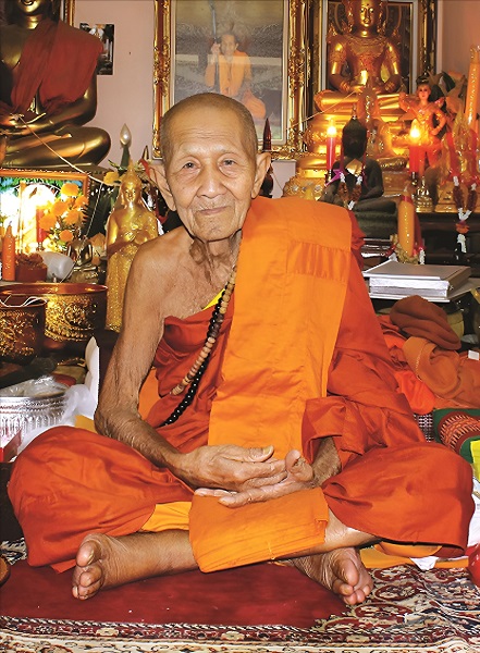 Le très vénérable LP Saen Pasanno du Wat Ban Nong Chik Très vénérable Luang Phor Saen
