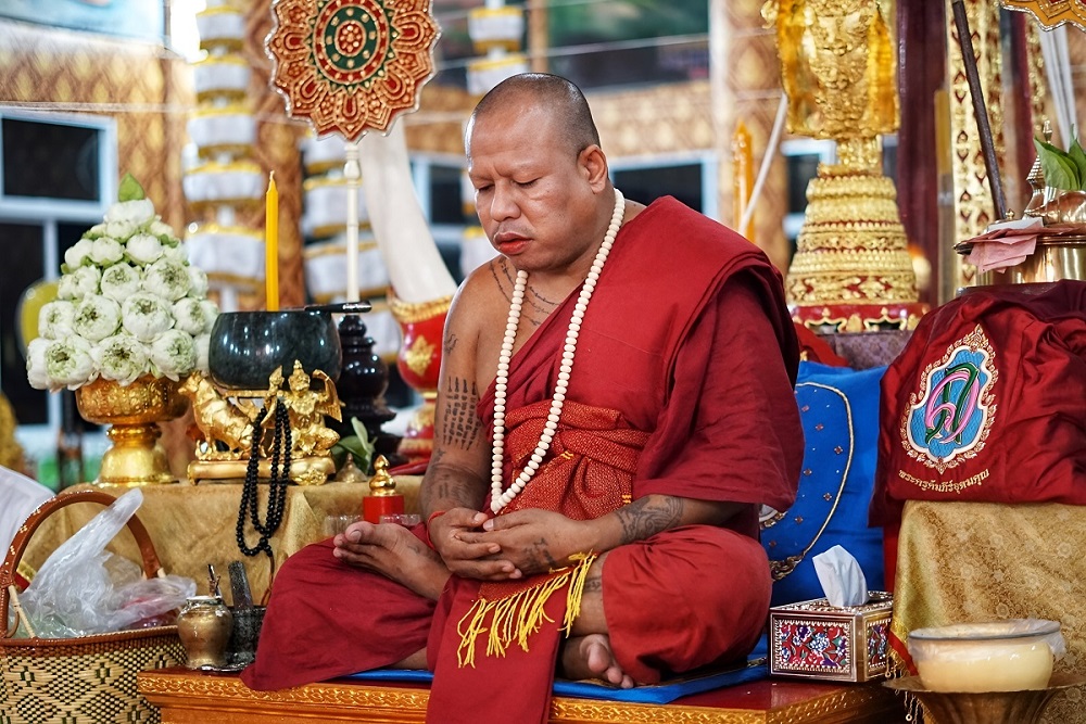 Le vénérable LP Nen Kaew Khampiro au Wat Ban Kaset (Roi Et Province), Le vénérable LP Nen Kaew Khampiro au Wat Ban Kaset (Roi Et Province),