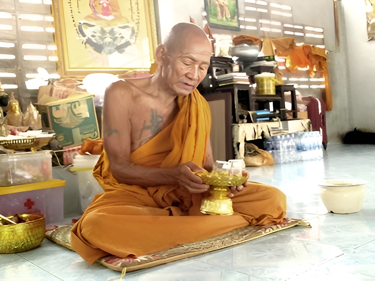 Le très vénérable LP Chang Kantasaro du Wat Nong Yai Mao