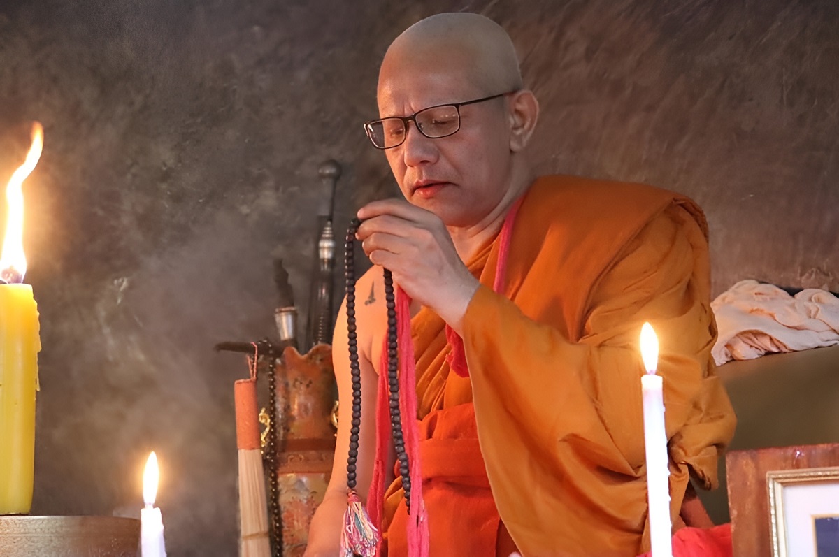 Le vénérable Phra Ajarn Prasot