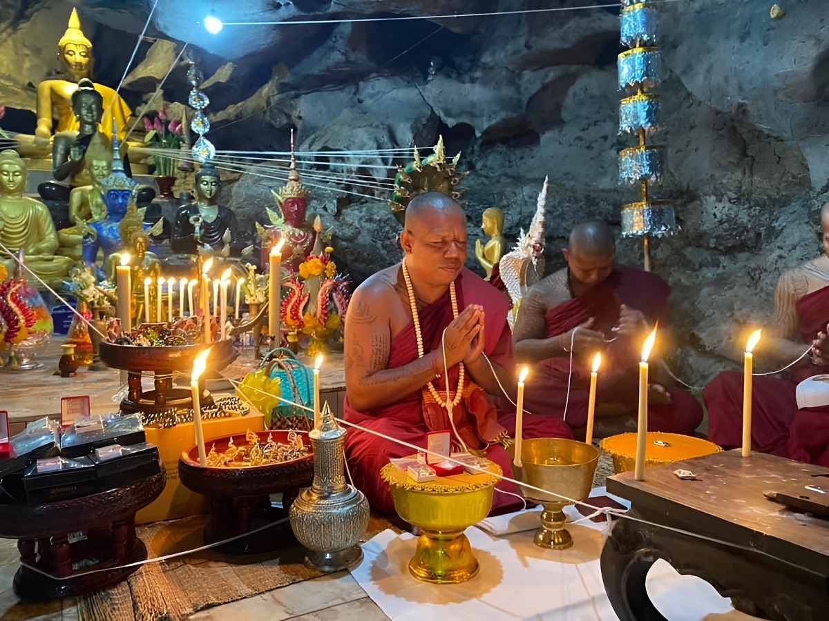 Le vénérable LP Nen Kaew Khampiro