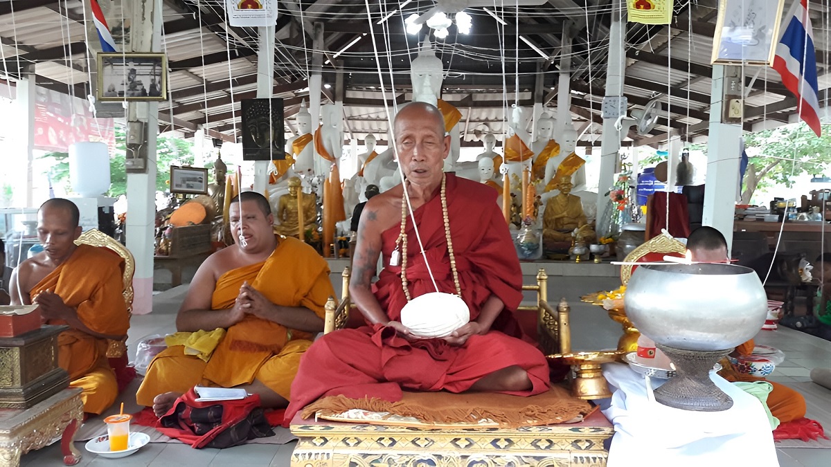 Le très vénérable LP Chat Chawan Janthachoto du Wat Ban Poon