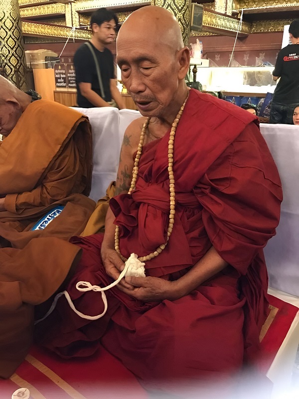 Le très vénérable LP Chat Chawan Janthachoto du Wat Ban Poon (8) Le très vénérable LP Chat Chawan Janthachoto du Wat Ban Poon