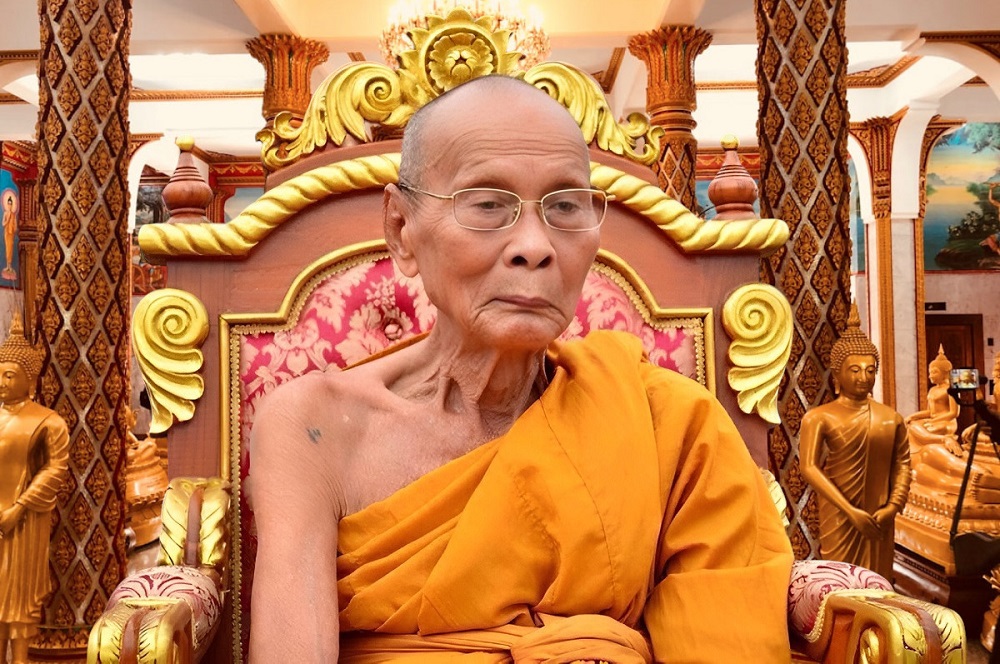 Le très vénérable LP Pian Akkadhammo du Wat Kroen Kathin de la province de Lopburi Le très vénérable LP Pian Akkadhammo du Wat Kroen Kathin de la province de Lopburi