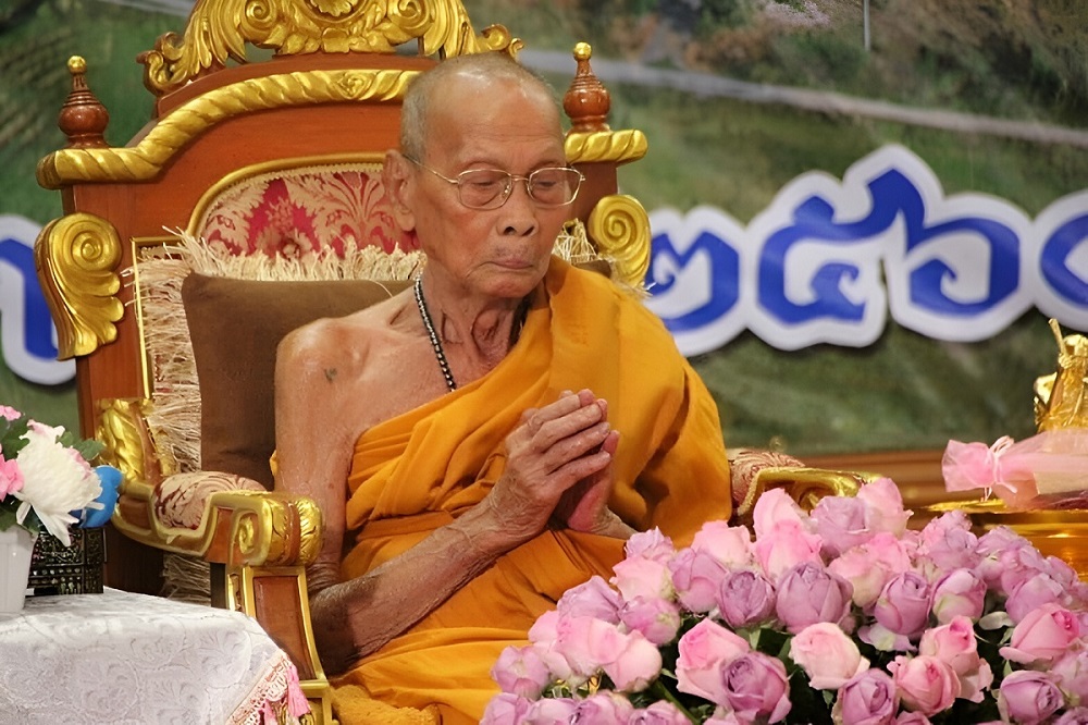 Le très vénérable LP Pian Akkadhammo du Wat Kroen Kathin de la province de Lopburi Très vénérable Luang Phor Pian Akathamo du Wat Krian Katin (Wat Khern Kathin)
