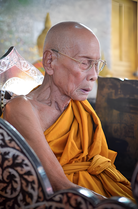 Le très vénérable Luang Phor Pian Akkadhammo du Wat Kroen Kathin de la province de Lopburi Le très vénérable Luang Phor Pian Akkadhammo du Wat Kroen Kathin de la province de Lopburi